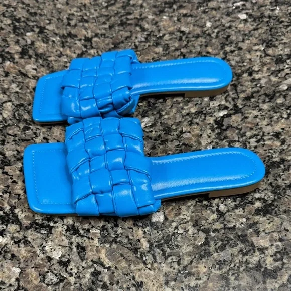 Blue Woven Slide Sandals NWOT 7 - Picture 3 of 8